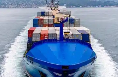 在貿(mào)易的廣闊舞臺(tái)上，散貨船裝貨是連接生產(chǎn)與消費(fèi)的重要環(huán)節(jié)